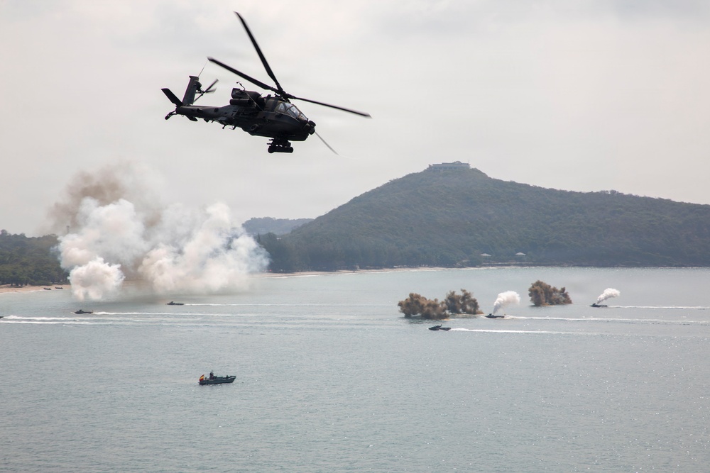 A USFK Commander observes Amphibious Demonstration During Cobra Gold 26