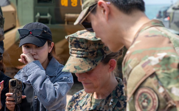 A USFK Commander observes Amphibious Demonstration During Cobra Gold 26