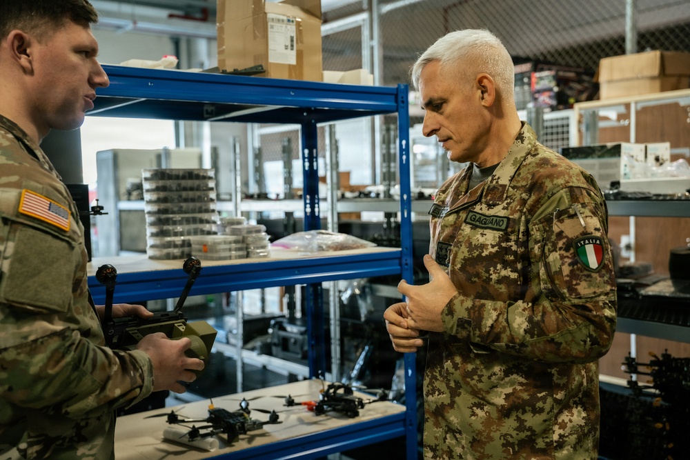 Italian Lt. Gen. Gagliano visits Vicenza military community