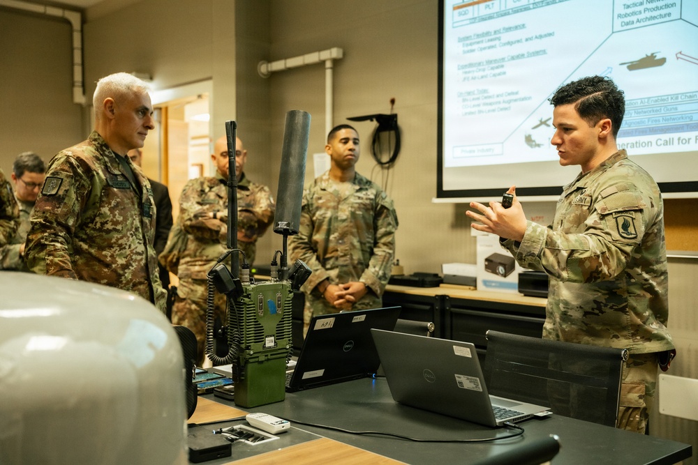 Italian Lt. Gen. Gagliano visits Vicenza military community
