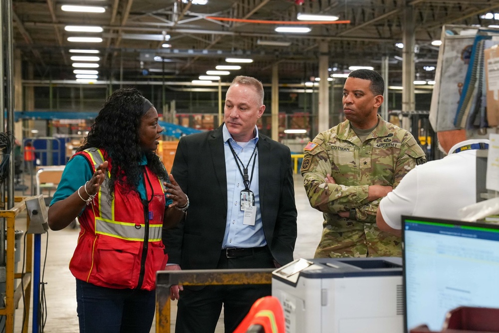 DLA Distribution commander visits DDWG