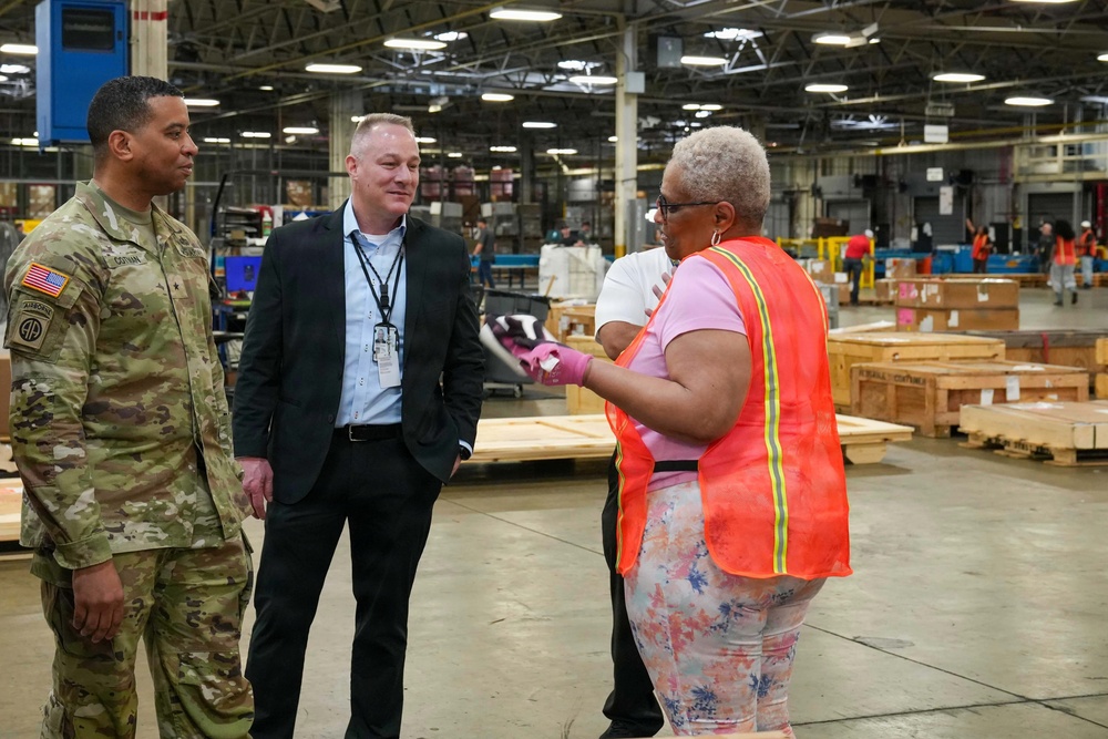DLA Distribution commander visits DDWG