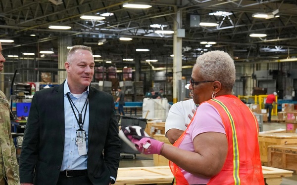 DLA Distribution commander visits DDWG