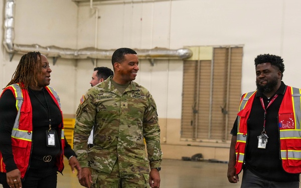 DLA Distribution commander visits DDWG