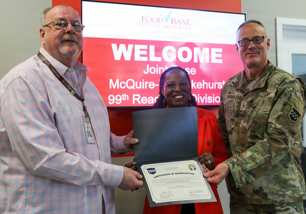 Army Reserve leader recognizes Food Bank’s efforts during government furlough