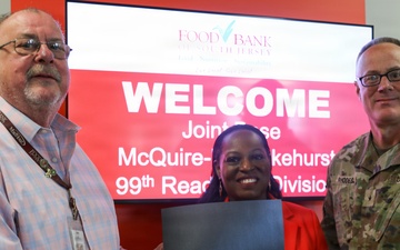 Army Reserve leader recognizes Food Bank’s efforts during government furlough