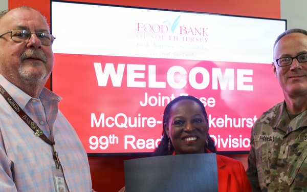 Army Reserve leader recognizes Food Bank’s efforts during government furlough