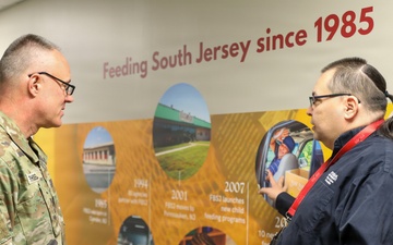 Army Reserve leader recognizes Food Bank’s efforts during government furlough