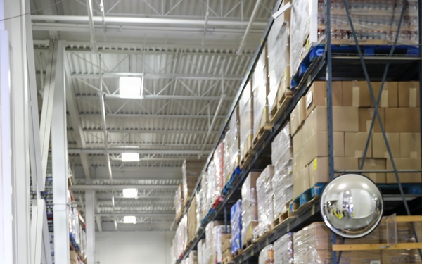 Army Reserve leader recognizes Food Bank’s efforts during government furlough