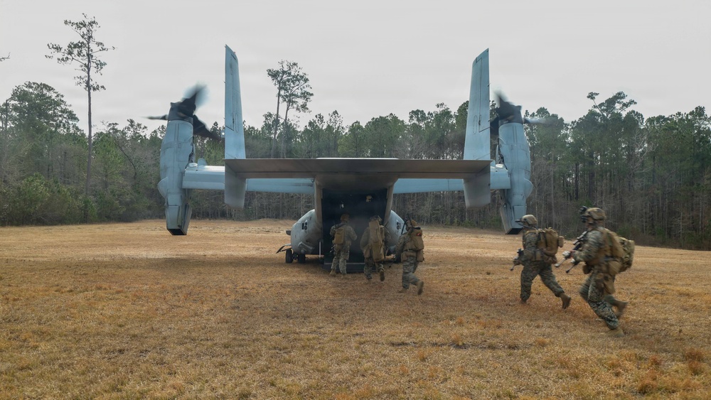 24th MEU CERTEX: U.S Marines with Kilo Conduct a CASEVAC mission