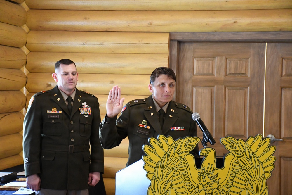 Class 26-001 Recites Oath