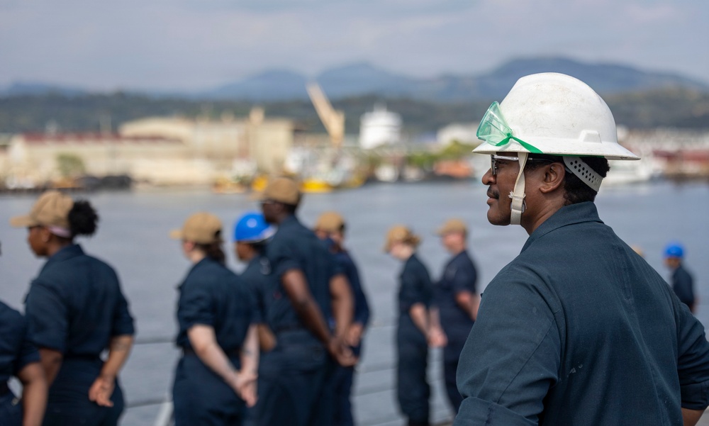USS Dewey Departs Subic Bay