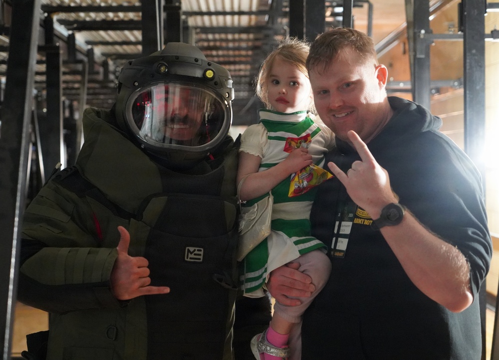 EODMU-2 Detachment Yorktown Sailors support COMREL event at the College of William &amp; Mary's Kaplan Arena