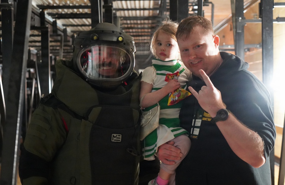 EODMU-2 Detachment Yorktown Sailors support COMREL event at the College of William &amp; Mary's Kaplan Arena