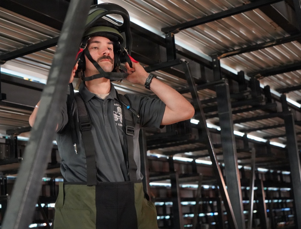 EODMU-2 Detachment Yorktown Sailors support a COMREL event at the College of William &amp; Mary's Kaplan Arena