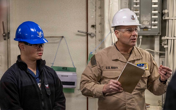 SURFLANT FORCM VISITS WASP