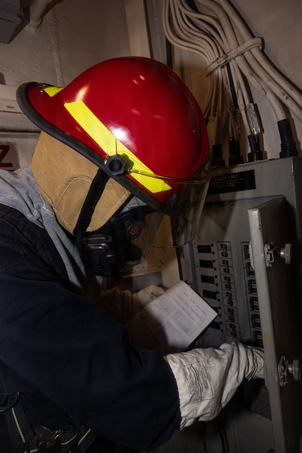 USS Iwo Jima Sailors Conduct Damage Control Training Evolution