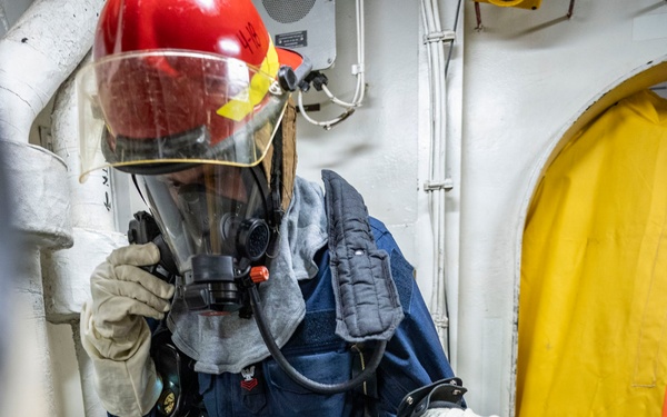 USS Iwo Jima Conducts Damage Control Training