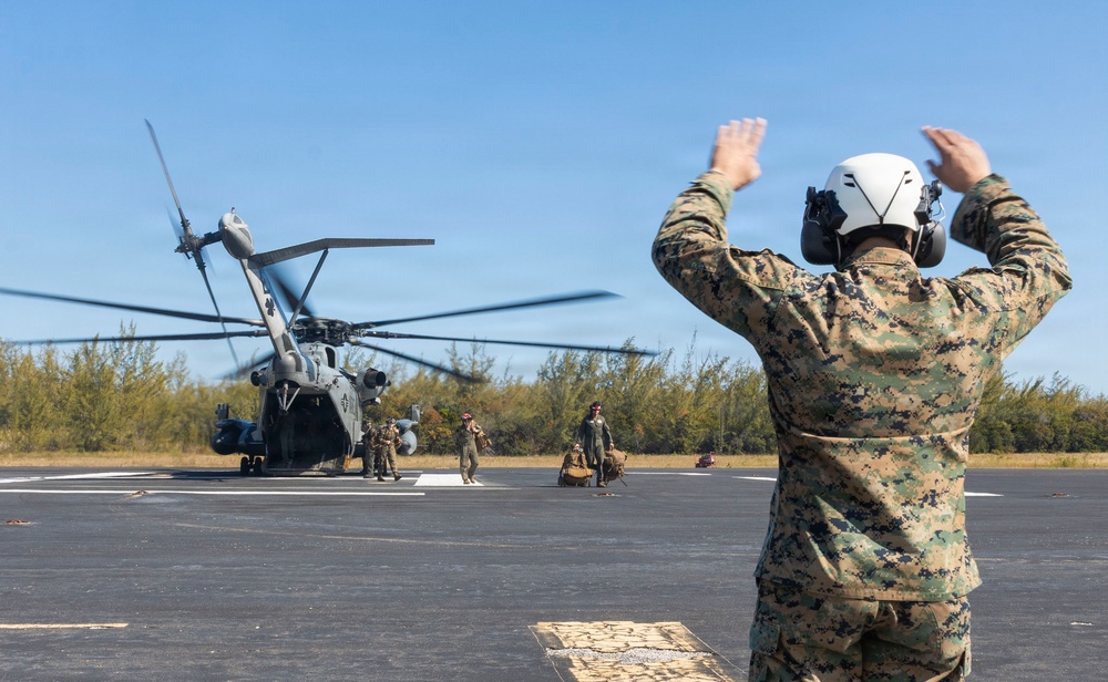 HMLA-269 and HMH-464 land in The Bahamas