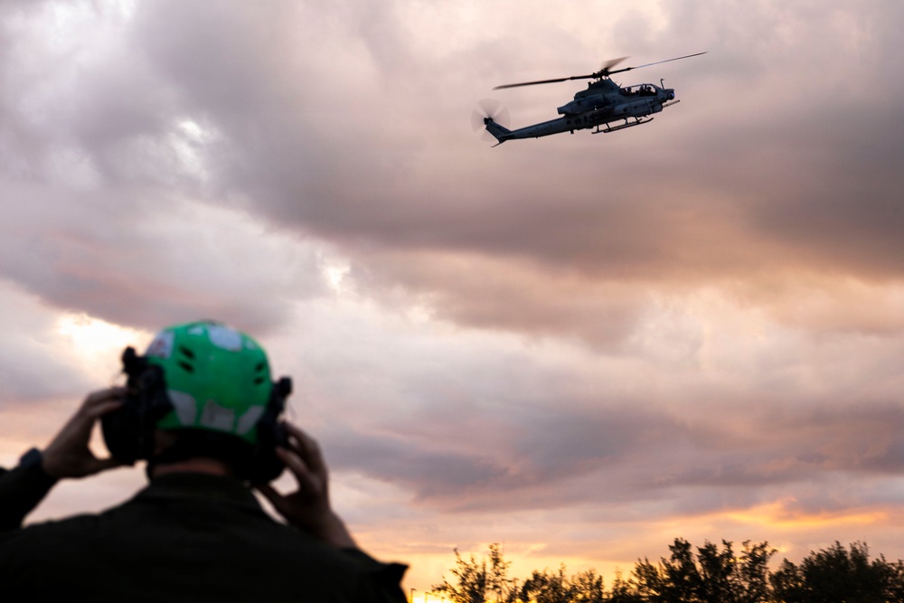 HMLA-269 and HMH-464 land in The Bahamas