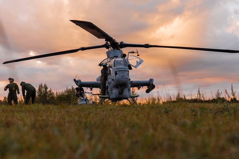 HMLA-269 and HMH-464 land in The Bahamas