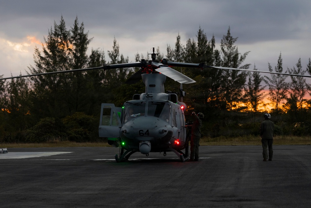 HMLA-269 and HMH-464 land in The Bahamas