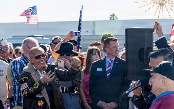 MoH recipient, retired U.S. Navy Capt. Royce Williams arrives to Jet Center Palomar Airport