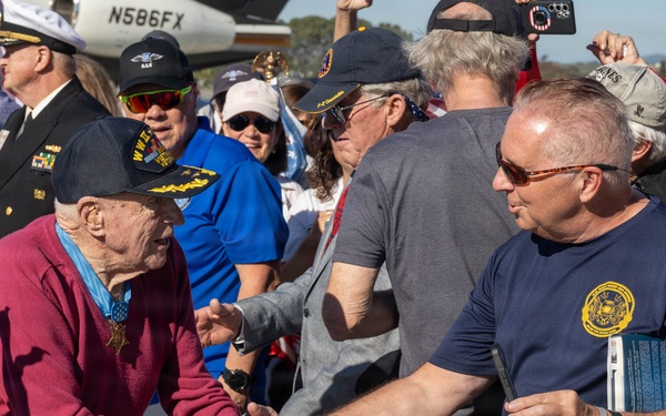 MoH recipient, retired U.S. Navy Capt. Royce Williams arrives to Jet Center Palomar Airport