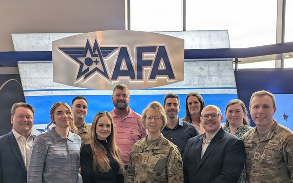 AFLCMC Commander meets with future leaders at AFA Symposium