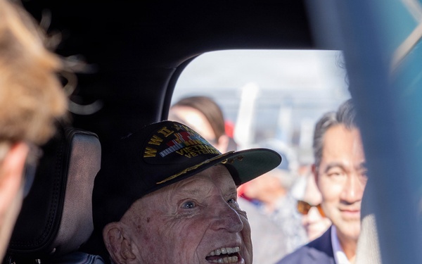 MoH recipient, retired U.S. Navy Capt. Royce Williams arrives to Jet Center Palomar Airport