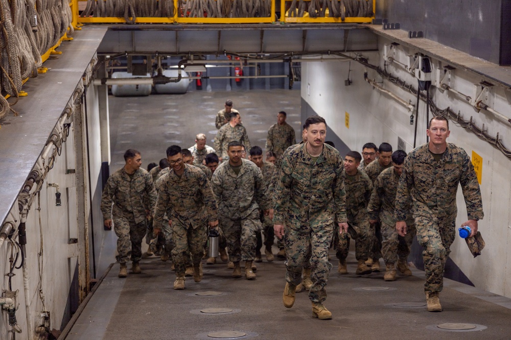 MWSS-371 Motor Transport Company visits USS Essex