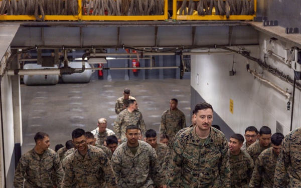 MWSS-371 Motor Transport Company visits USS Essex