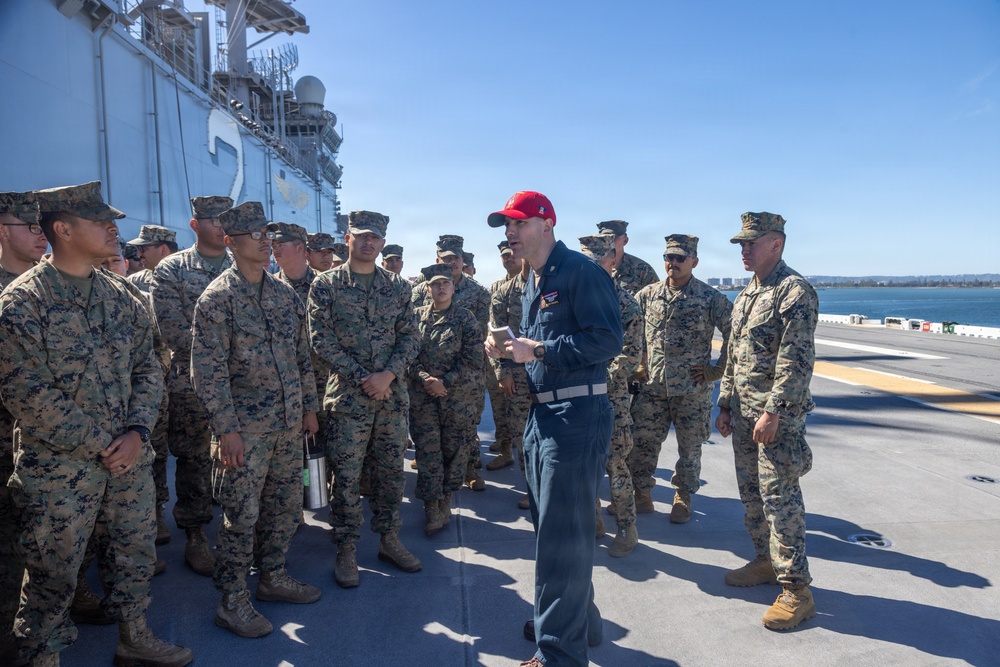 MWSS-371 Motor Transport Company visits USS Essex