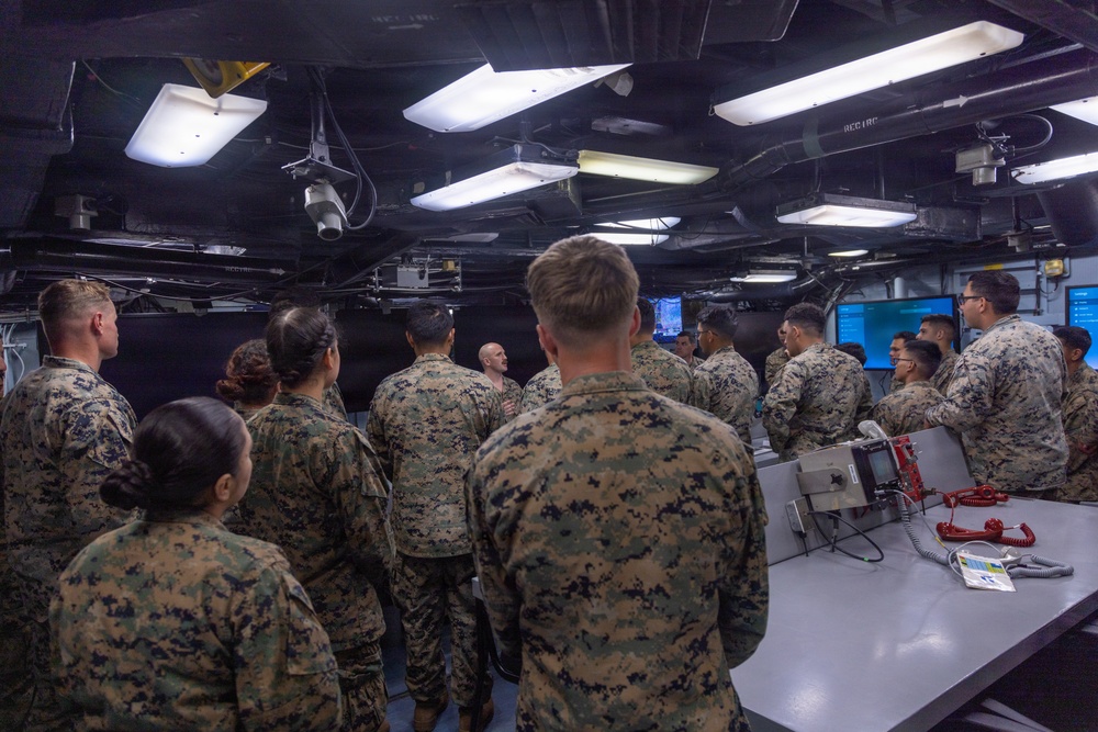 MWSS-371 Motor Transport Company visits USS Essex