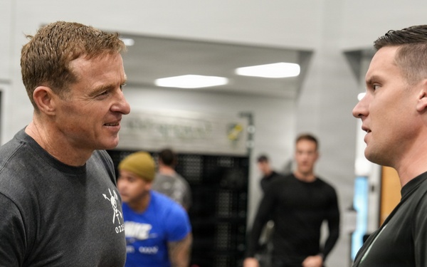 1st Special Forces Command commander trains alongside 10th SFG (A) Soldiers