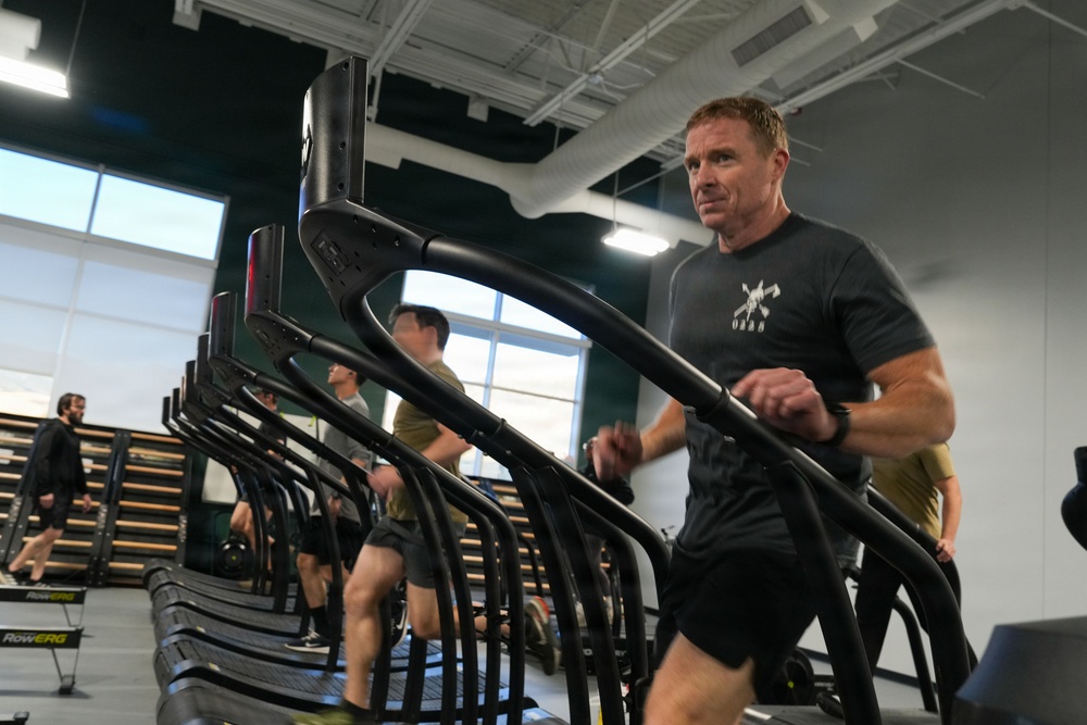 1st Special Forces Command commander trains alongside 10th SFG (A) Soldiers