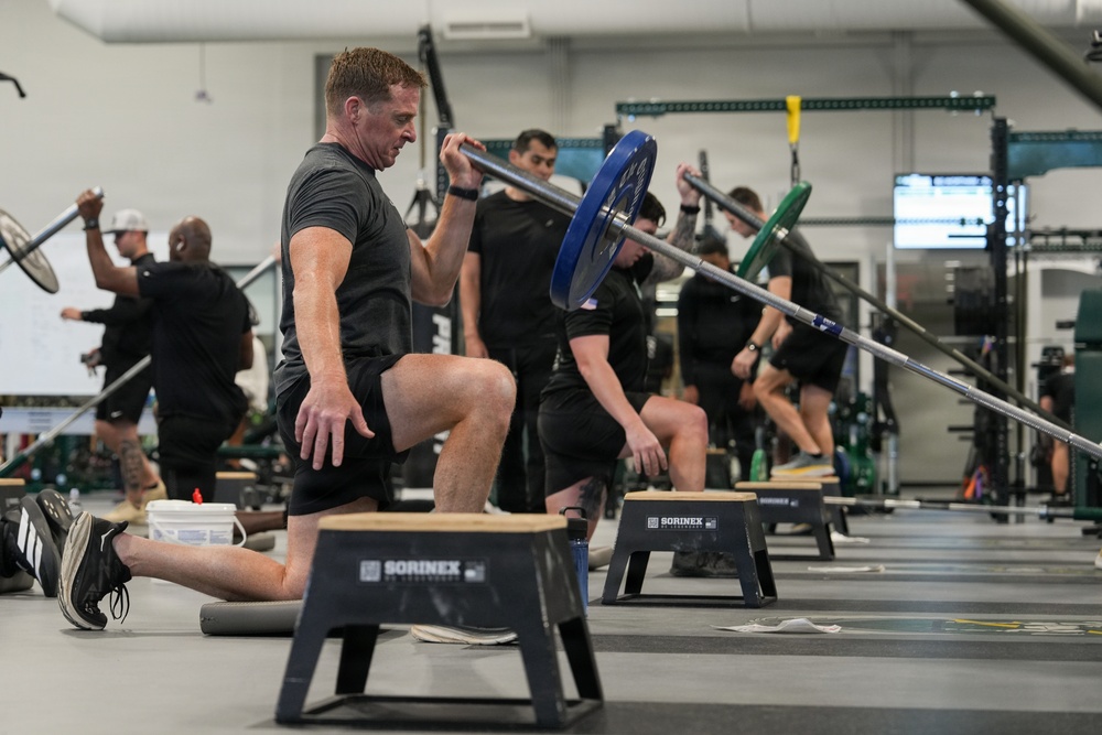 1st Special Forces Command commander trains alongside 10th SFG (A) Soldiers