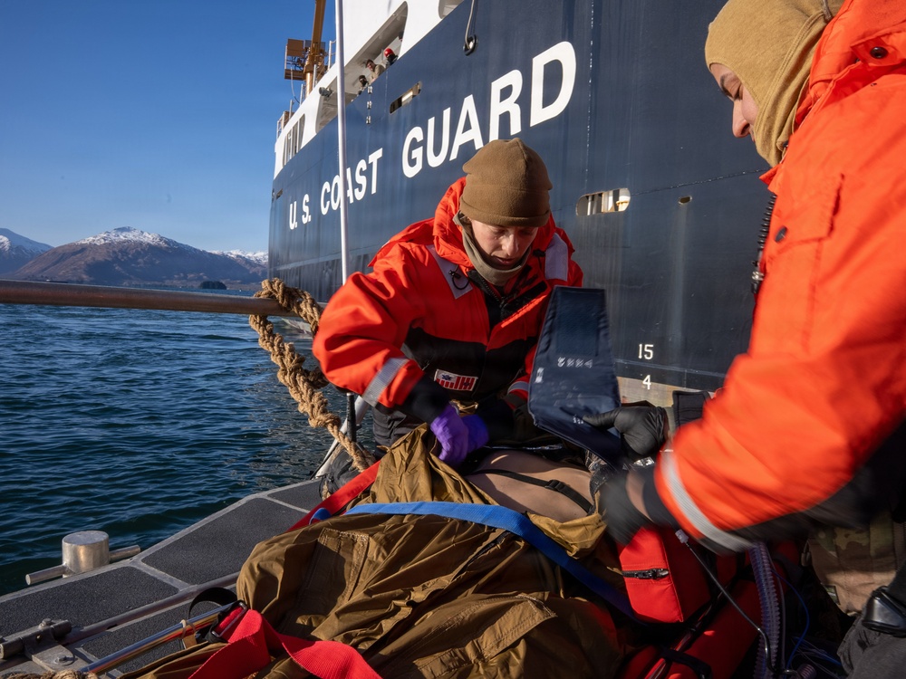 Cold weather joint medical evacuation exercise at Arctic Edge 26