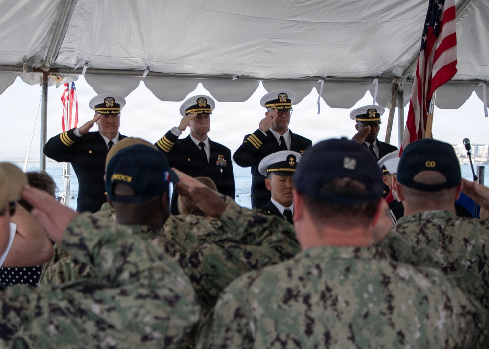 USS Kansas City Holds Change of Command Ceremony