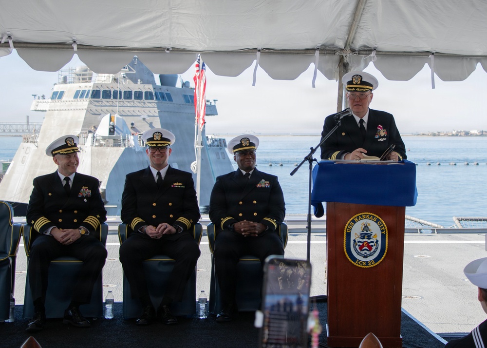 USS Kansas City Holds Change of Command Ceremony