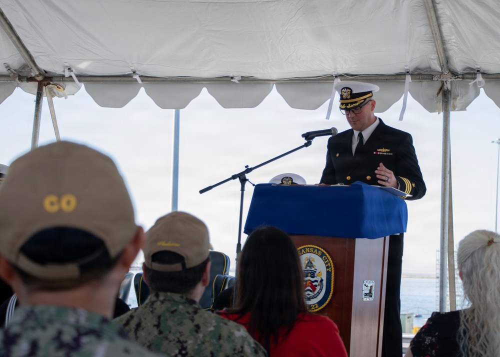 USS Kansas City Holds Change of Command Ceremony