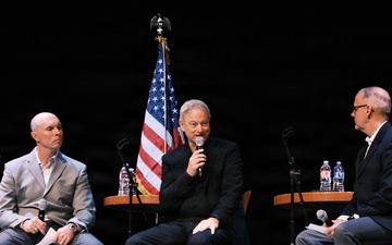 Gary Sinise talks military and life at southern New Mexico event