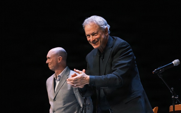 Gary Sinise talks military and life at southern New Mexico event