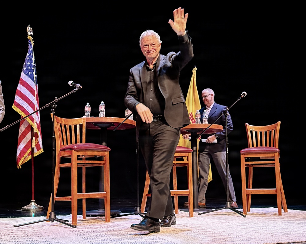 Gary Sinise talks military and life at southern New Mexico event