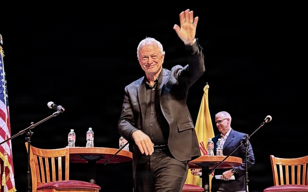 Gary Sinise talks military and life at southern New Mexico event