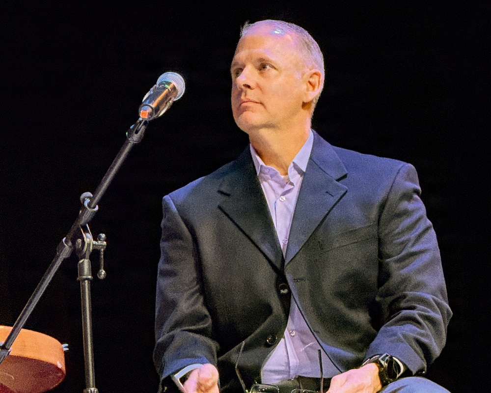 Gary Sinise talks military and life at southern New Mexico event