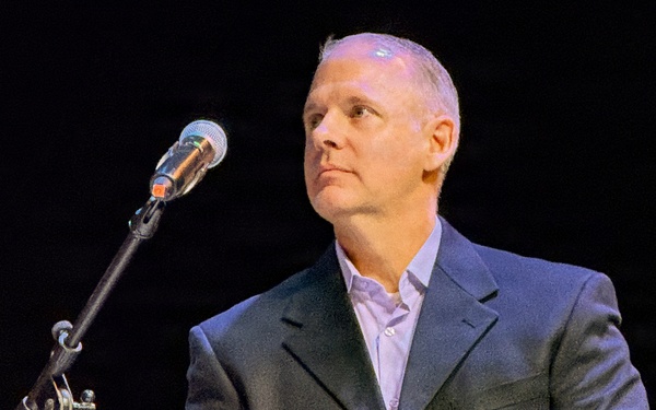 Gary Sinise talks military and life at southern New Mexico event