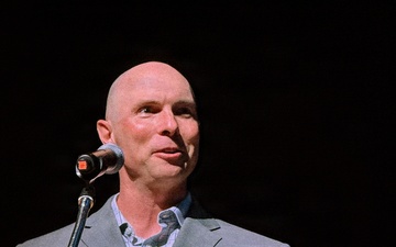 Gary Sinise talks military and life at southern New Mexico event