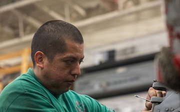 HSC 21, Boxer Sailors Conduct Maintenance