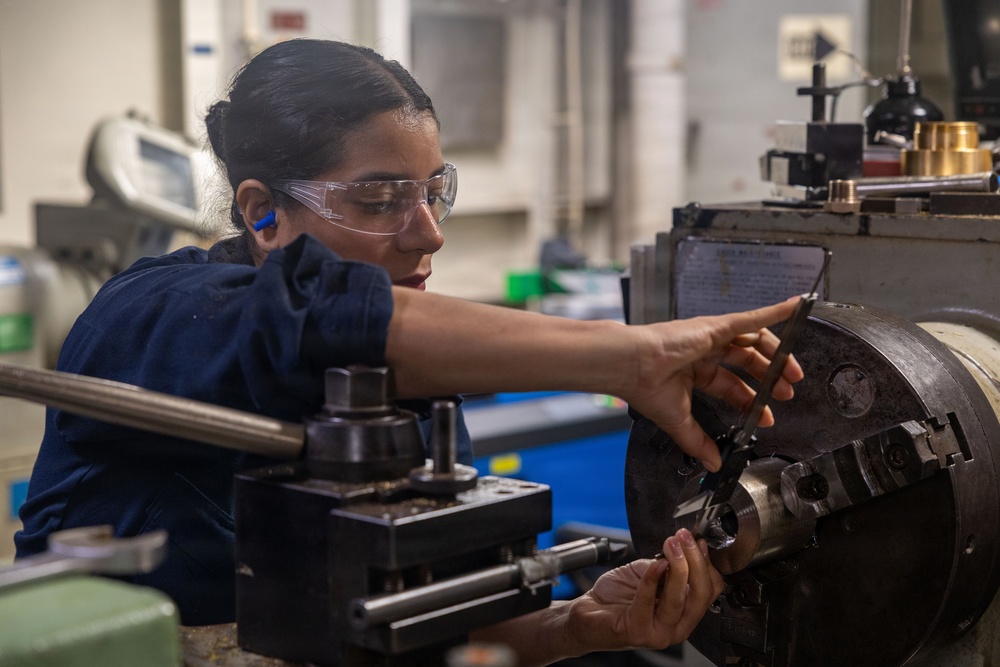 HSC 21, Boxer Sailors Conduct Maintenance